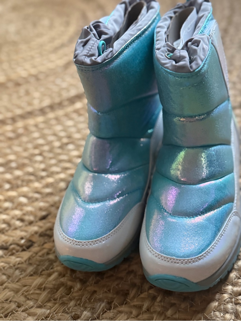 Lands' End Iridescent Aqua Pull-On Snow Boots Brand New never worn